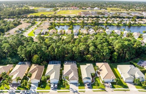 556 Indian Key Dr, Fort Pierce FL  34986-2051 exterior