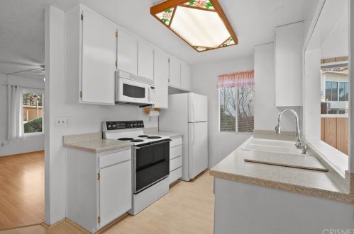 19712 Avenue Of The Oaks, Santa Clarita CA  91321-1311 exterior
