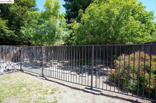 2322 Olinda Ct, Pinole CA  exterior