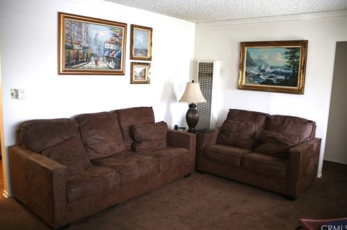 7617 Crossway Dr, Pico Rivera, CA 90660-4405