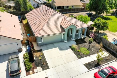 991 Bonnie View Dr, Hollister, CA 95023-5187