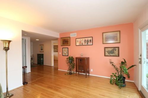 1032 Chestnut Ave, Orange CA 92867-3832 exterior