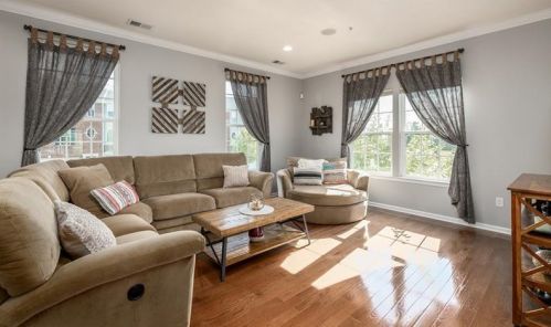 1001 Grey Fox Cir, Bridgeville, PA 15017-3800
