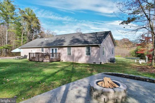 23 Bobby Ln, Edinburg VA  22824-2552 exterior