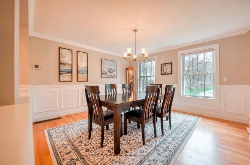 47 Floyd Rd, Derry NH  03038-4712 exterior