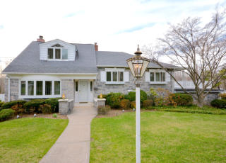 173 Oakland Ave, Yonkers, NY 10709-5403