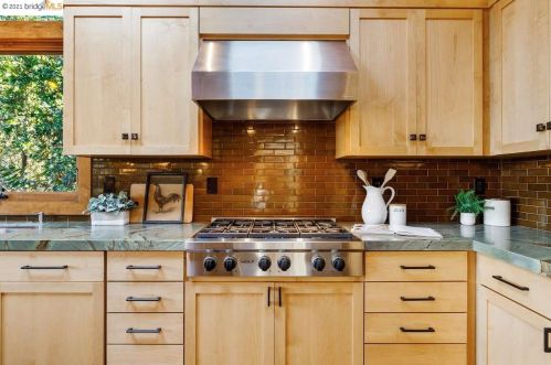 25566 Fernhill Dr, Los Altos CA  94024-6302 exterior