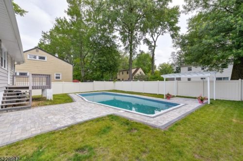 124 Camden Rd, Parsippany NJ  07054-3107 exterior