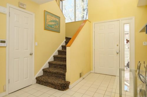 9 Indian Hill Rd, New Rochelle, NY 10804-3451