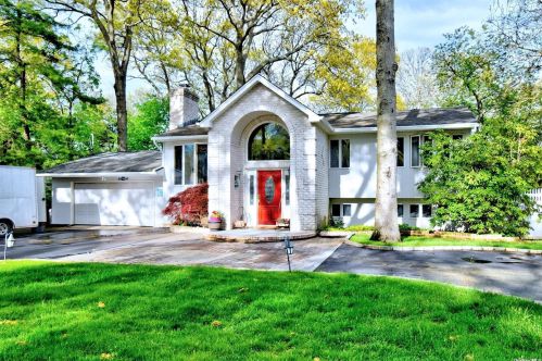 45 Dietz Ave, Lake Grove, NY 11755-1901