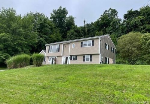 2965 Gomer St, Yorktown Hgts, NY 10598-2738