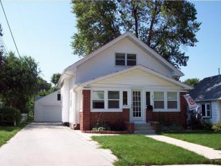 613 14th St, Roselle, IA 51401-1417