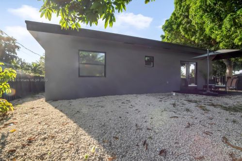 1401 3rd Ave, Dania Beach FL  33004-4214 exterior