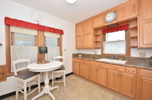 2737 Howell Ave, Milwaukee WI 53207-2013 exterior