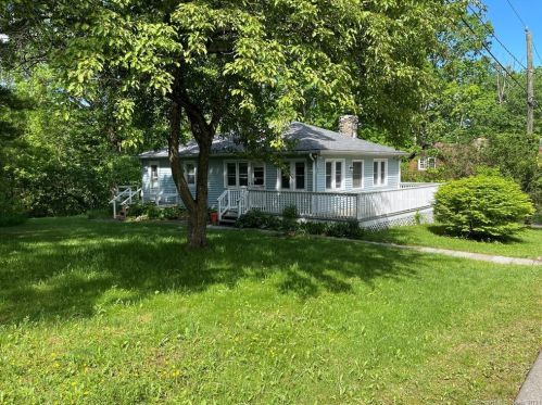 40 Robert St, West Woods, CT 06069-2671