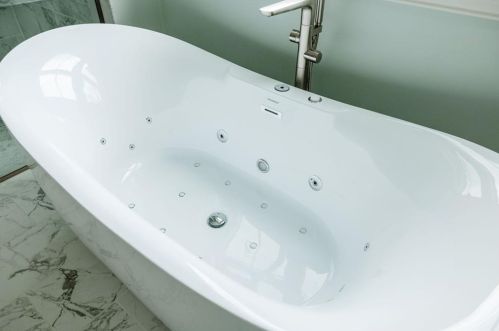 10 Woodward Rd, Lincoln RI  02865-4917 exterior