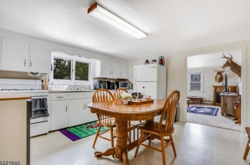 3 Amwell Rd, Flemington NJ  08822-1942 exterior