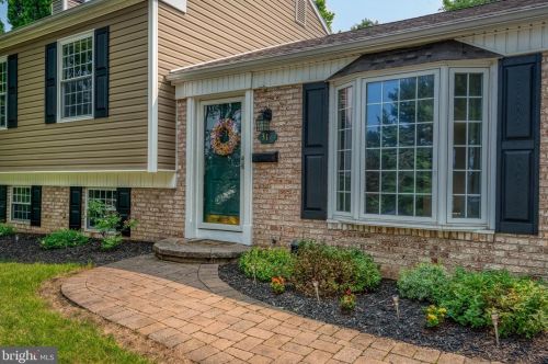 317 Deerfield Rd, Camp Hill, PA 17011-8437