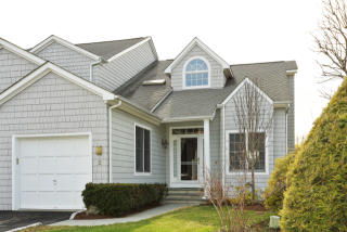 2 Brookview Dr, Pleasantville NY  10570-2352 exterior