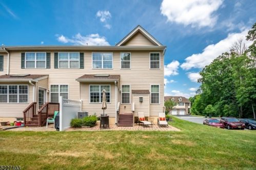 16 Greenwich Ct, Mount Olive NJ  07828-2452 exterior
