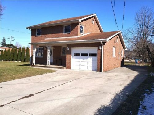 10 Parkway St, Silver Creek, NY 14136-1405