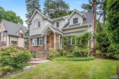 1325 Fayette St, Teaneck, NJ 07666-2119