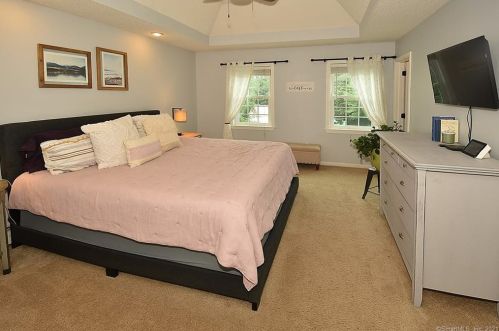 1 Jacobs Hill Rd, Ellington CT  06029-3117 exterior