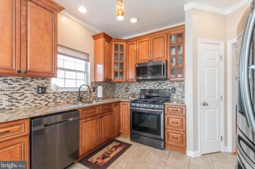 221 Brookdale Ct, Dresher, PA 19025-1517