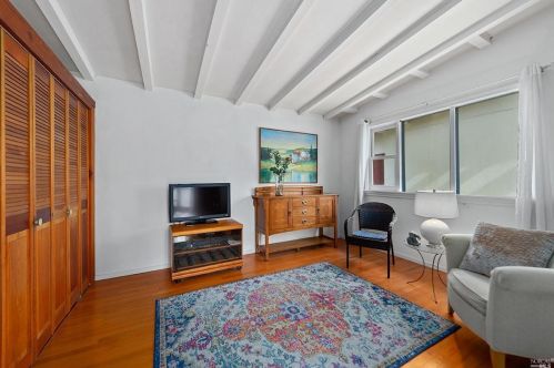 1233 Gloria Dr, Santa Rosa CA 95407-7483 exterior