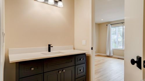 7347 Oak Leaf Dr, Santa Rosa, CA 95409-6205