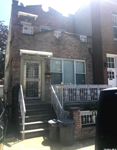 25-41 34th St, Long Island City, NY 11103