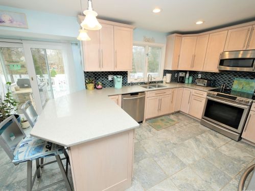 10 Marc Dr, Panamoka NY  11961-2103 exterior