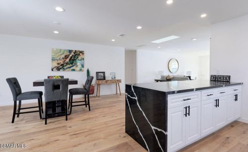 14363 Collins St, Van Nuys CA 91316-1030 exterior