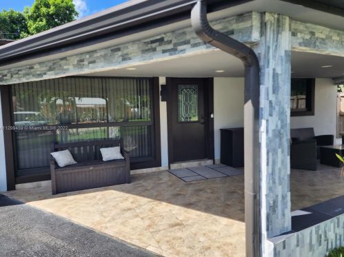 2040 57th Ter, Hollywood FL  33021-3821 exterior