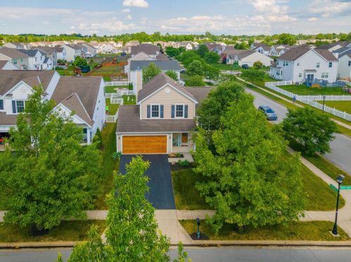 800 Bent Oak Dr, Blacklick, OH 43004-8823
