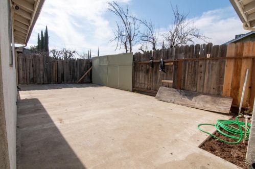 512 Mount Everest Ct, Modesto CA  95358-6316 exterior