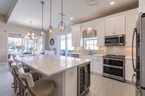 4353 Montalvo Ct, Naples FL  34109-1374 exterior