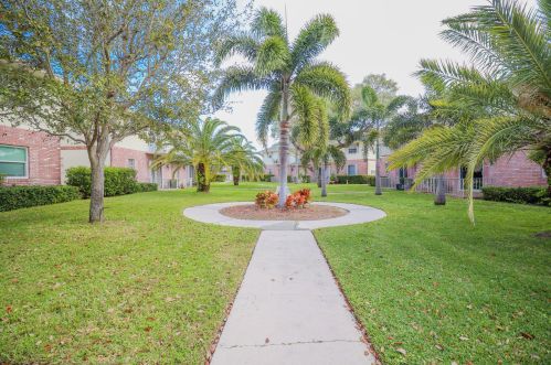 2033 Seacrest Blvd, Boynton Beach FL  33435-6832 exterior