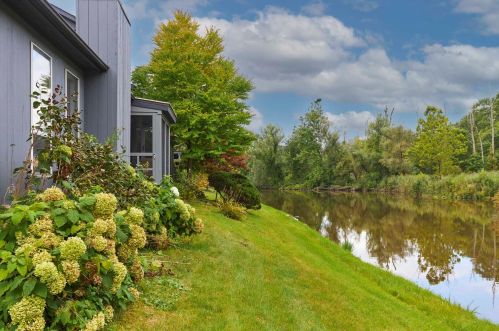 37 North Loop, Rhinebeck NY  12572-1921 exterior