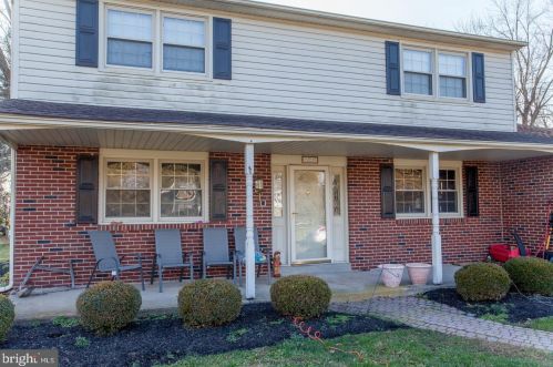 22 Dutch Dr, Southampton, PA 18966-2307
