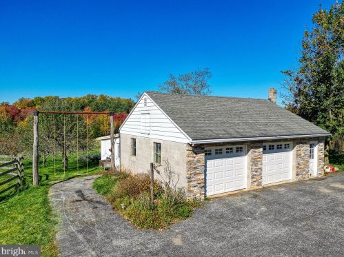 7455 Hillside Dr, Spring Grove PA  17362-8555 exterior