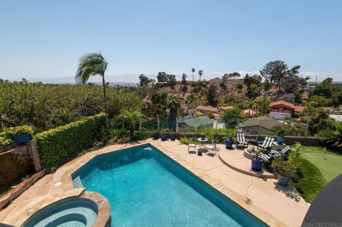 2562 Grandview St, San Diego CA 92110-1031 exterior