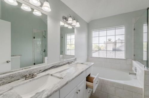 1732 Prescott Dr, Lewisville TX  75028-2078 exterior