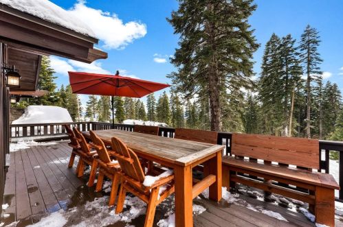 14115 Ski Slope Way, Truckee CA  96161-7030 exterior