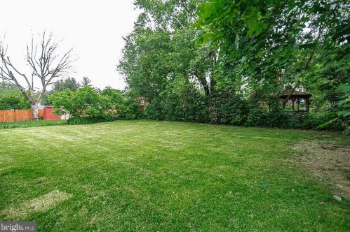 415 Liberty St, Charles Town WV  25414-1827 exterior