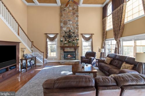 175 Edwards Dr, Southampton PA 18966-1174 exterior