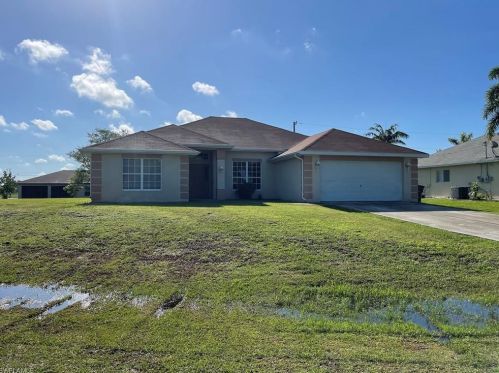 1621 4th Pl, Cape Coral, FL 33909-5207