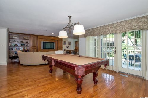 305 Vista Dr, Muttontown, NY 11753-2808