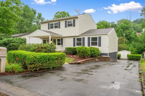 850 Key Dr, Pittsburgh, PA 15239