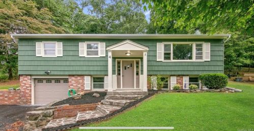 4 Rockhill Dr, Sloatsburg, NY 10974-2432